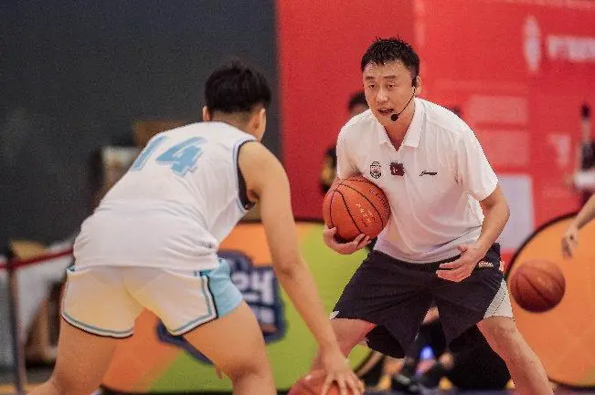 如何提升分卫的防守技巧_1